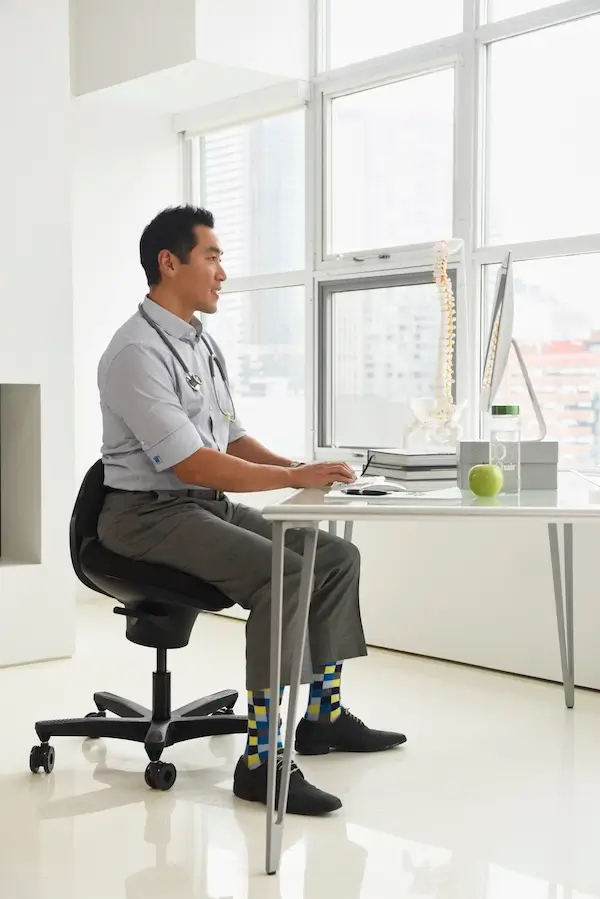 Dr-Daivd-Lee-Sitting-posture-CoreChair